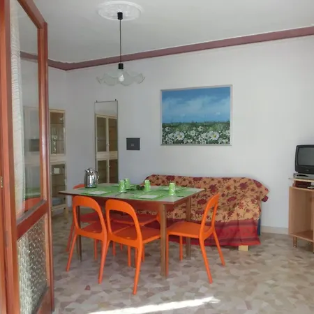 Bright With Garden And Parking - Beahost Apartman