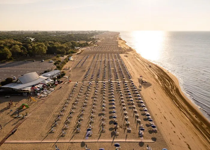 Bright With Garden And Parking - Beahost Apartman Bibione