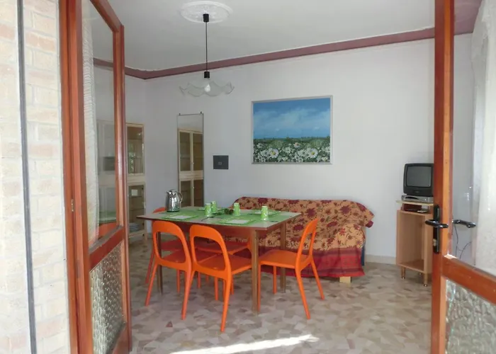 Bright With Garden And Parking - Beahost Apartman