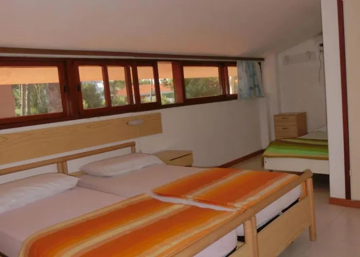 Apartman Bright With Garden And Parking - Beahost *