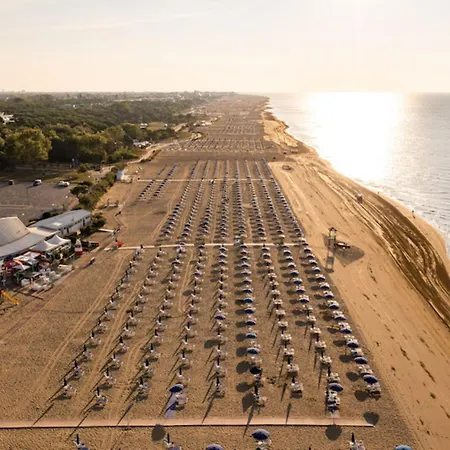 Bright With Garden And Parking - Beahost Apartment Bibione