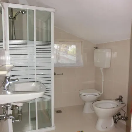 Apartment Bright With Garden And Parking - Beahost *